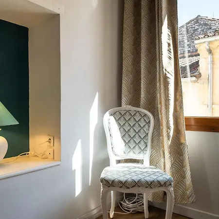 Sunny, Breezy Gem In The Centre Of The Old Apartment